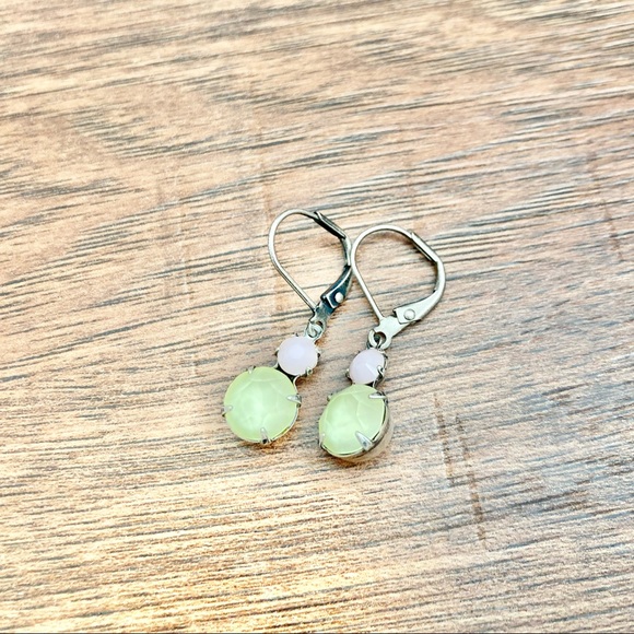 😍Vintage Rhinestone earrings ♥️NEW - Picture 1 of 5